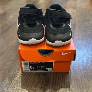 Nike Toddler Black sneakers- like new